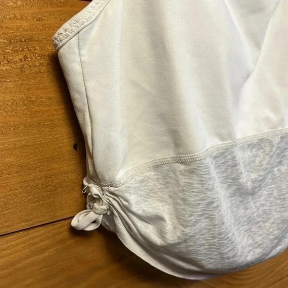 FABLETICS MEDIUM/LARGE (16inch pit) WHITE CROPPED ATHLETIC SHIRT - Picture 2 of 9